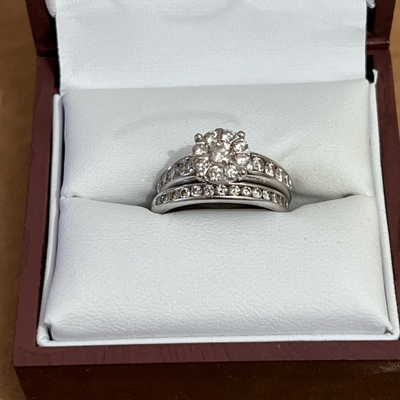 Brand new beautiful 13 diamond women’s wedding set H clarity - Picture 5 of 7